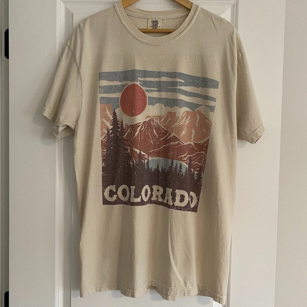 Comfort Colors Colorado Graphic Tee – Vintage-Style Mountain T-Shirt – Size XL